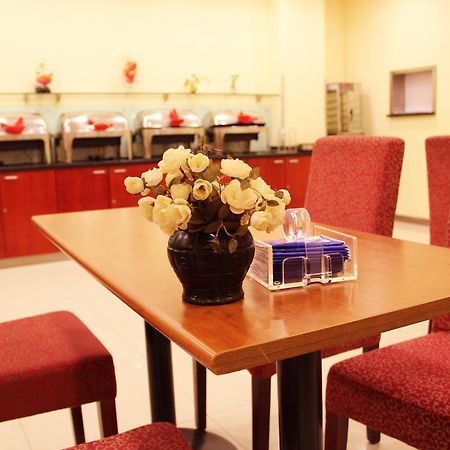 Hanting Express Shanghai Zhabei Park Branch 외부 사진